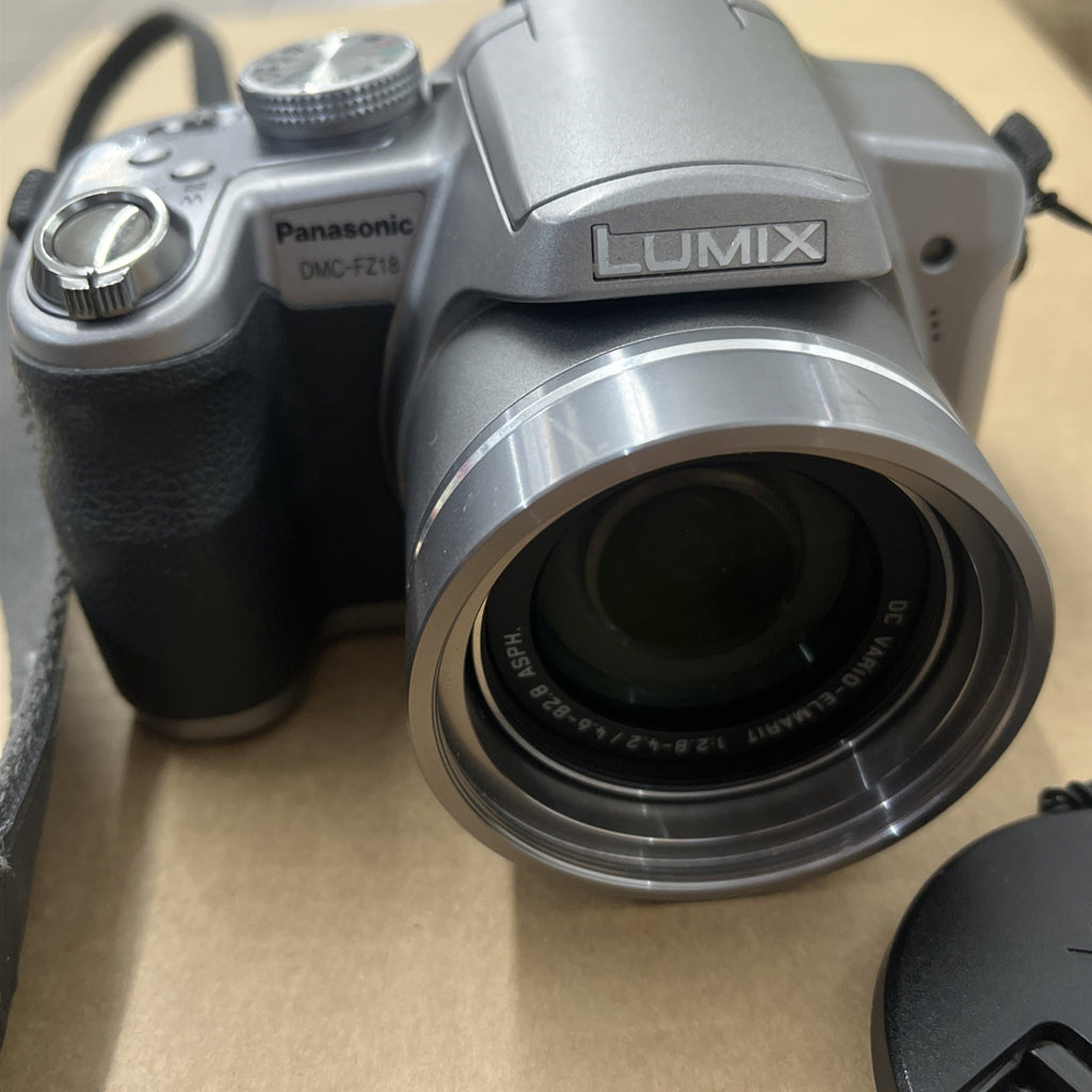 Panasonic Lumix DMC-FZ18 DigitalKamera | Silber1