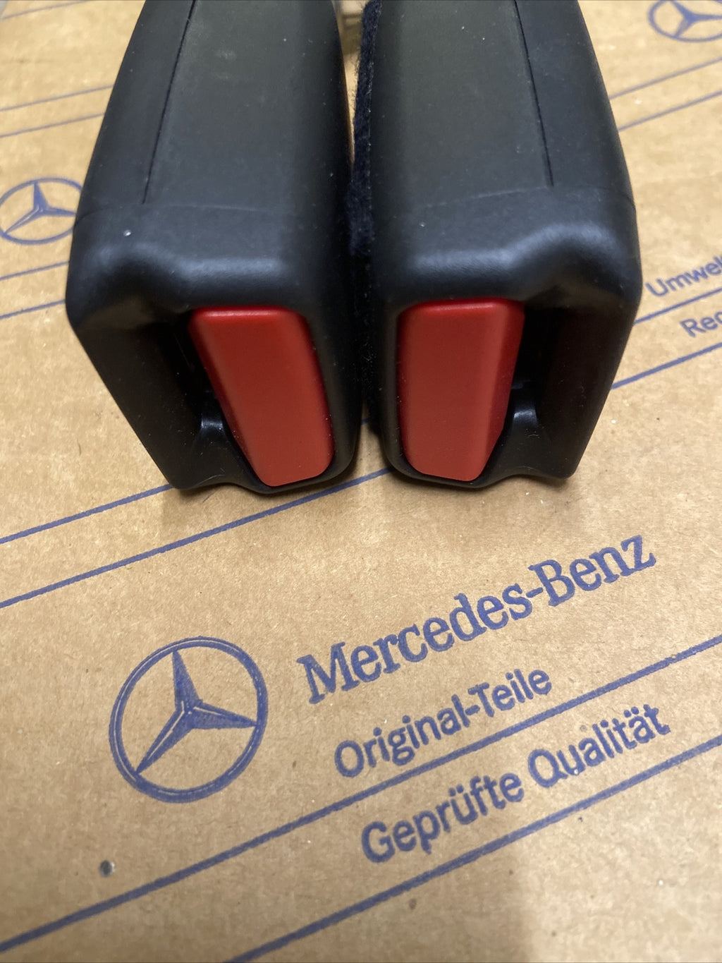 MERCEDES BENZ W211 Gurtschloss Hinten Mitte A21186046691