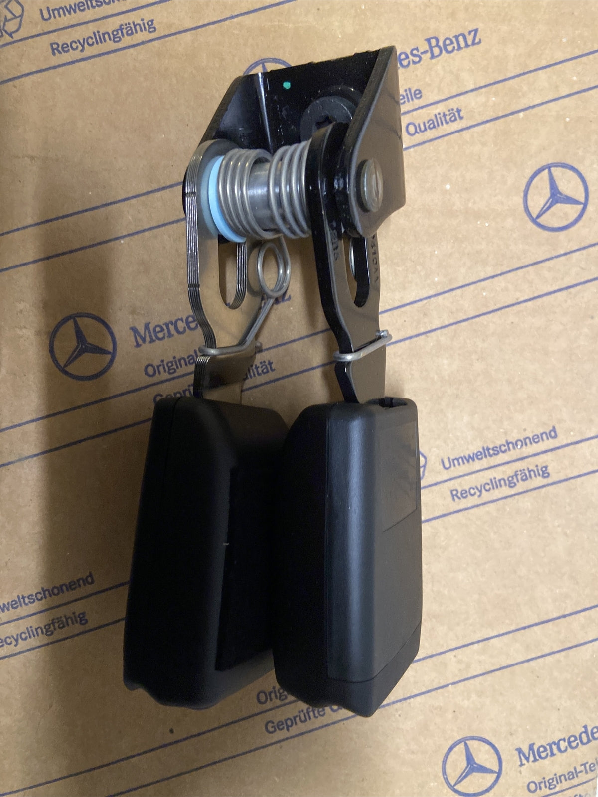 MERCEDES BENZ W211 Gurtschloss Hinten Mitte A21186046690